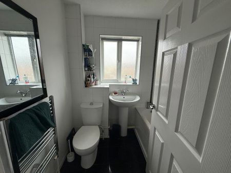 3 bedroom semi-detached house to rent - Photo 5