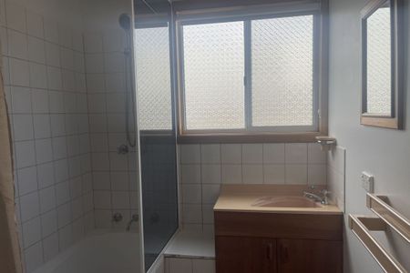 Neatly presented 2 bedroom unit - Photo 4