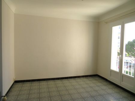 T2, 34m², 45 Av Jean Jaurès Nîmes 470€ H.C - Photo 2