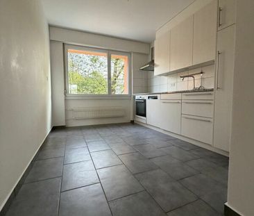 Schöne 4-Zimmerwohnung mit gemütlichem Balkon in Nidau - Photo 2