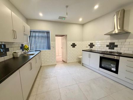 2 bedroom end of terrace house to rent - Photo 3