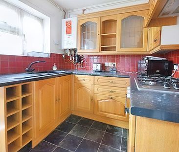 3 bedroom semi-detached house to rent - Photo 4