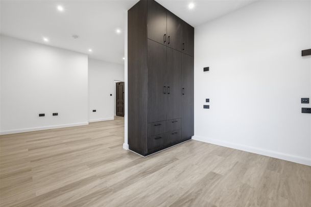 Headgate, Colchester - Photo 1