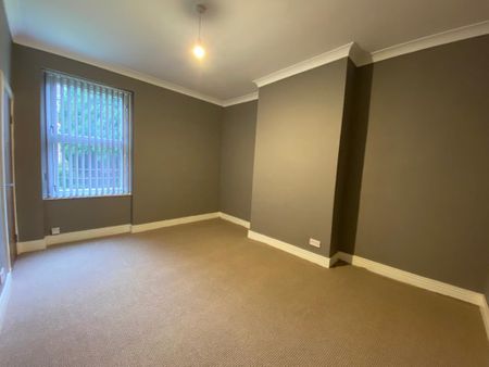 3 bedroom flat to rent - Photo 2