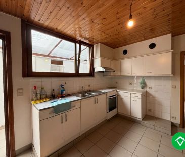 Rijwoning met 3 slaapkamers en tuin te centrum Roeselare - Photo 2