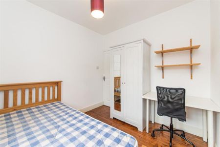 3 bedroom flat to rent - Photo 3