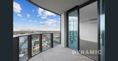 One Bedroom Apartment with Stunning CBD views - Photo 5