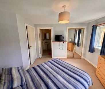 3 bedroom flat to rent - Photo 5