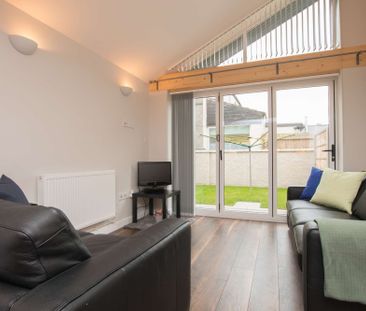 Unbeatable location - perfect for all Universities! - Photo 2