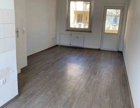 bezugsfertige, großzügige 2-Zimmer-Wohnung mit besonderem Schnitt - Foto 1