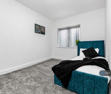 4 bedroom semi-detached house to rent - Photo 3