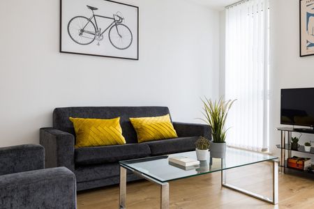 Shoreditch High Street - Photo 3