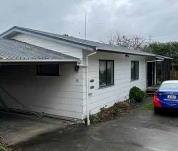 3 Bedroom, 1 Bathroom Home in Prime Location! - Photo 5