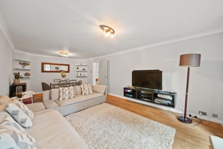 2 Bedroom Apartment, Sycamore Lodge,Gipsy Lane, London SW15 - Photo 2