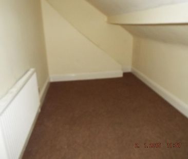 3 bedroom flat to rent - Photo 2