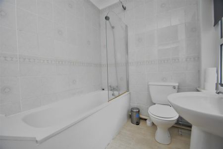 4 bedroom terraced house to rent - Photo 2