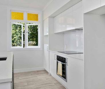 Beauty on Bent Street - Photo 1