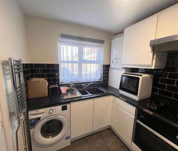 Garland Drive, Hounslow, TW3 - Photo 5