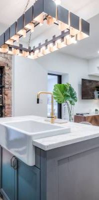 121 SORAUREN AVE. MAIN - MODERN 2BED/2BATH, PARKING, LAUNDRY - Photo 1