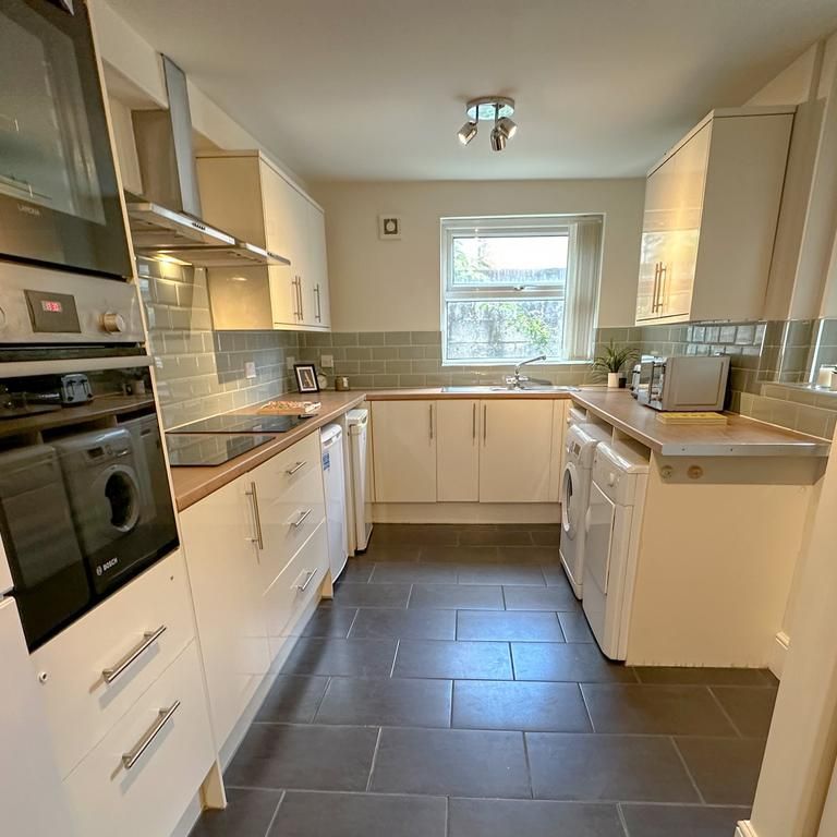 1 bedroom in a house share to rent - Photo 1