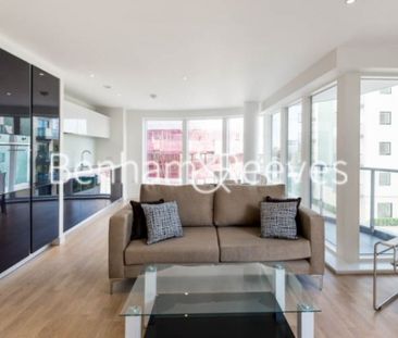 2 Bedroom flat to rent in Pump House Crescent, Brentford, TW8 - Photo 1