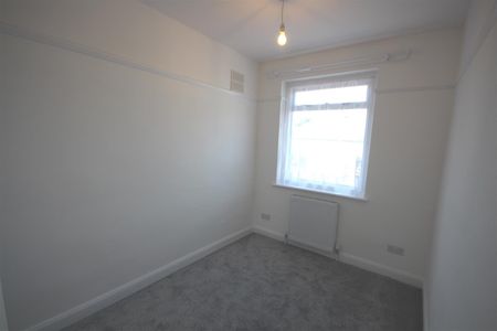 3 bedroom Semi-Detached House to let - Photo 2