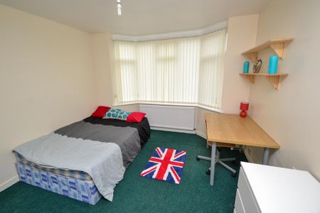 5 bedroom detached house to rent - Photo 2