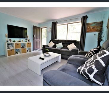 ISLAND LIVING AT ITS BEST - HOT PROPERTY! - Photo 2