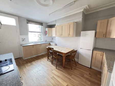 18 Hessle Avenue, Leeds, LS6 1EF - Photo 4