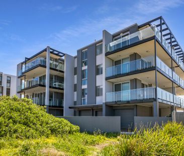 Fully Furnished Beachside Apartment - Photo 1