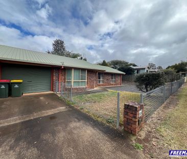 Spacious 3-Bedroom Brick Unit with Courtyard - Photo 6