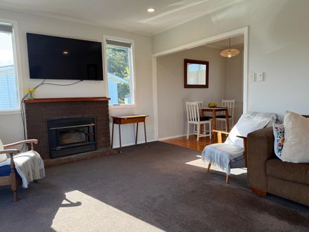 3-Bedroom Home in Prime Pakuranga Location - Photo 4