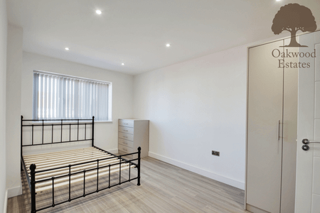 7 bed semi-detached house to rent in Langley Road, Slough, SL3 - Photo 2
