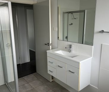 8 Lillias Street, Cameron Park NSW 2285 - Photo 5