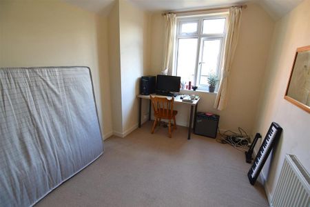 2 bedroom semi-detached house to rent - Photo 3