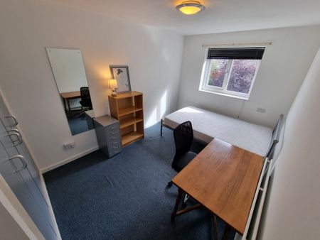 4 Bed Student Accommodation - Photo 5