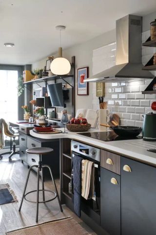 Premium 2 Bed Apartment - Photo 4