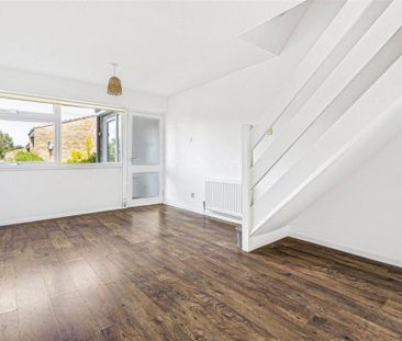 2 bedroom end of terrace house to rent - Photo 3
