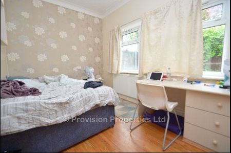 7 Bedroom Semi-Detached Property - Photo 3