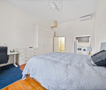 Charming Fully Furnished Studio in the Heart of St Kilda - Photo 1