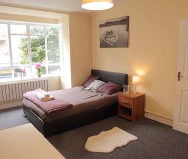 A newly refurbished 4 bedroom shared home, with kitchen, living spa... - Photo 1
