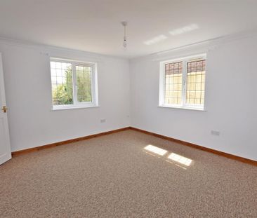 3 bedroom detached bungalow to rent - Photo 4