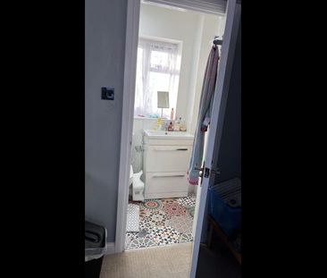 Room in a Shared House, Westmorland Close, E12 - Photo 5