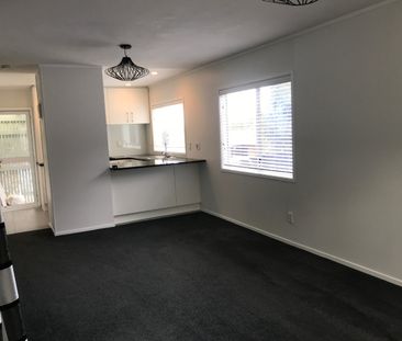 Property Management27A Park Hill Road, Birkenhead - House for Rent - Photo 3