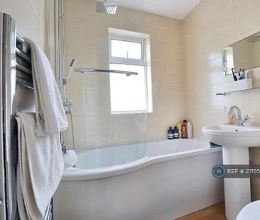 3 bedroom semi-detached house to rent - Photo 6