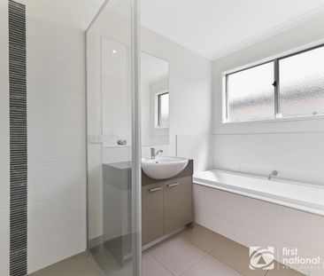 Family Home in Cascades - Convenient Location Opposite Scenic Wetlands - Photo 1