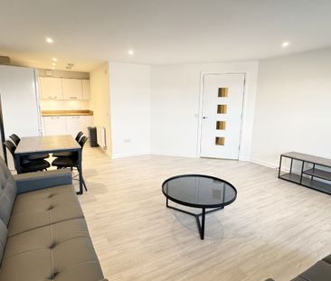 2 Bed, Flat - Photo 4