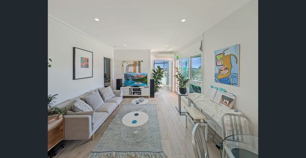 Stylish City-View Apartment in the Heart of Port Melbourne - Photo 1