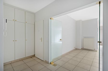 Gezellig 2 slaapkamer appartement met terras en garagebox - Foto 4