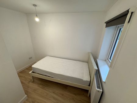 Room in a Shared House, Cairns Crescent, BS2 - Photo 3